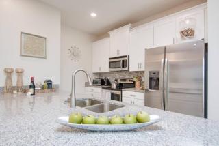 Last Minute Disney Getaway! Private Pool, Hot Tub & Games Room. Book Now! #17064 - Kissimmee - 1