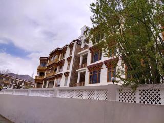 Kanishka Hotel Ladakh by LexStays - Leh - 2