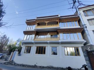 The Element Guest House Ladakh by LexStays - Leh - 7