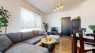 Helen CITY PARK apartment & private indoor parking & self check-in - Banská Bystrica - 0
