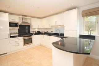 BEACHSIDE SPACIOUS apartment, private garden - 5