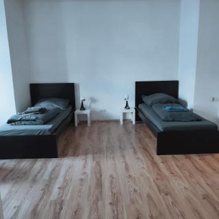 Charmante Altbauwohnung im Herzen der Stadt Solingen 4 Personen - 2