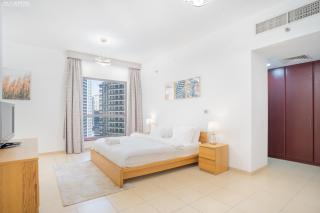 JBR The walk - Shams 2, Spacious accommodate 7 Adults with 5m walk to the Beach by Gardenia Suites - Dubai - 1