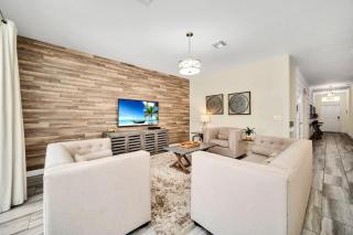 Last Minute Disney Getaway! Private Pool, Hot Tub & Games Room. Book Now! #55301 - Kissimmee - 4