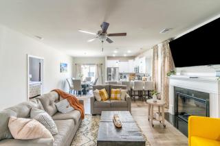 Charming Retreat- Cozy & Stylish Home home - 9