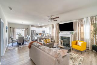 Charming Retreat- Cozy & Stylish Home home - 4