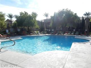 Southwest Retreat - Stylish Room with Queen Bed, Fast Wi-Fi & More! - Las Vegas - 1