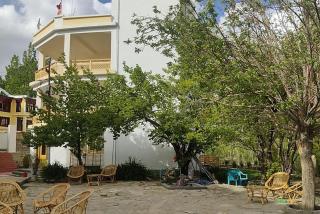 Ewam Chunka Guest House Ladakh by LexStays - Leh - 3