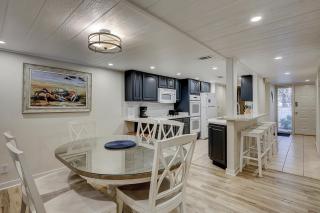 Updated Luxury 3 BR 3 BA Townhome in Sea Pines near Harbourtown Sleeps 8 Community Pool Pet Friendly - Hilton Head Island - 6