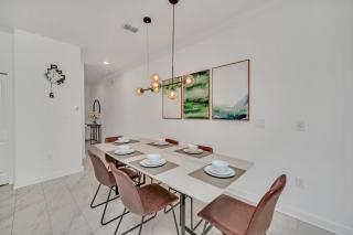 Last Minute Disney Getaway! Private Pool, Hot Tub & Games Room. Book Now! #55733 - Kissimmee - 1