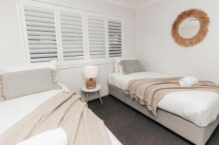 'Admirals' Coastal Haven - 200mtrs from Beach - 2