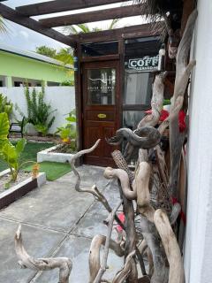 Himeyn Beach Inn - Ocho Homes by Eight Continents - Hanimaadhoo - 5