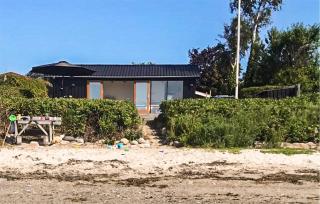2 Bedroom Beach Front Home In Rønde - Rønde - 8