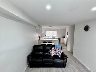 3BR Auckland Holiday Home near Outlet shops and Costco - Auckland - 2