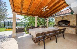Three-Bedroom Holiday Home In Katuni - Katuni - 5