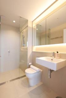 10D Amazing Sunset River View Abnb 2BR Apt With Parking And Luxury Amenities - 4