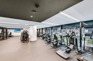 11D Stunning water and skyline view 2 Bedroom Abnb Apt with Free parking - 5