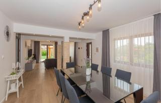 4 Bedroom Awesome Home In Sibenik - 5