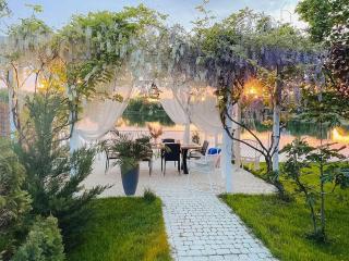 Therme - Corbeanca by The Lake Luxury Villa - 8