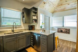 C'est La Vie - make memories at our cozy bungalow - Sint-Petersburg - 8