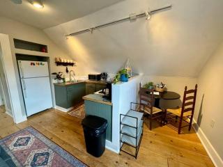 cozy apartment, close to US-91, walkable to town - 2