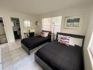 Spacious Villa #8 Water View 4-Minute Walk Beach - Pompano Beach - 8