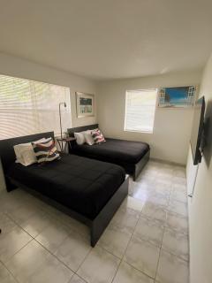 Spacious Villa #8 Water View 4-Minute Walk Beach - Pompano Beach - 2