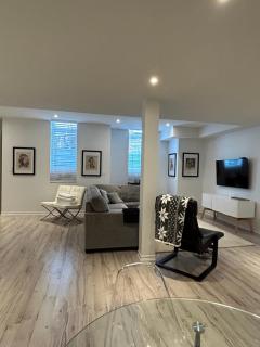 Luxury Executive Studio - Oakville - 6