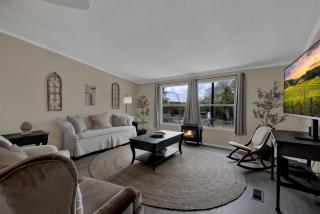 Rivers Edge Cottages with Hot Tub - Tivydale - 8