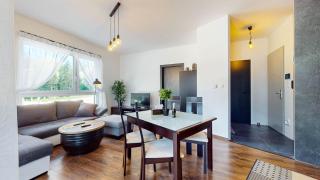 HURBAN CITY PARK apartment & private indoor parking & self check-in - Banská Bystrica - 2