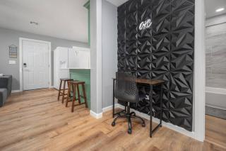 OKC Casita - Newly Remodeled, Modern 2 BR home - Family and pet friendly Plus Hot tub - Oklahoma City - 0