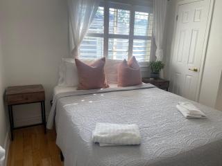 Clearbrooke Gem- Bright Private Bedroom close to YYZ - Toronto - 9