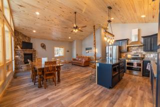 Beautiful New Construction Home with Great Views and Pool Table - Silverheels Chalet - 5