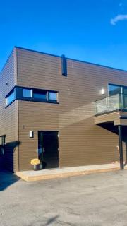 Nydelig hjem nært alt i Tromsø rett med Fjellheisen gratis parkering rett med huset - Tromsø - 0