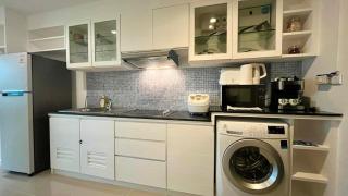 Kris - Modern Spacious 2 Bedroom Condo with Pool - 7