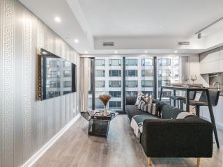 Yorkville Plaza Suites - Pool & Hot Tub - 8