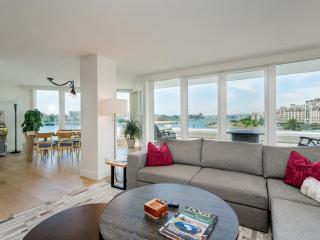Inner Harbour Seascape - Views Views Views presented by Victoria Prime! - 9