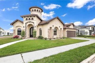 Luxurious Gated 3BR Oasis No chore Pet friendly - Edinburg - 1