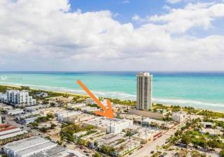 1Bedroom Collins 2 Blocks to Ocean with Free Street Parking - Miami Beach - 1