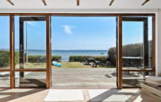 2 Bedroom Beach Front Home In Rønde - Rønde - 1