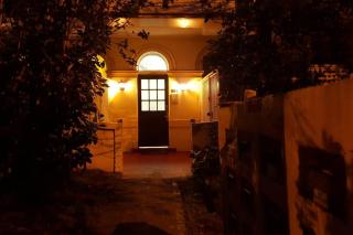 Beachfront Surfside 2BR Apartment - The Coachhouse - 5