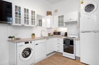 Beachfront Surfside 2BR Apartment - The Coachhouse - Narrabeen - 3