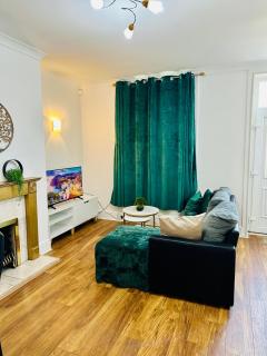 Solace Place - Free Parking & Fast WiFi, Near Pinderfield Hospital Wakefield - 3