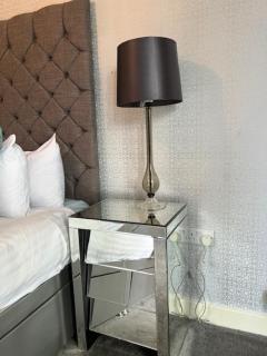 Three Bedroom Stylish London Apartment - 4