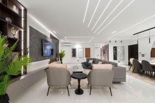 3-Bedroom Serviced Apartment with Pool & Balcony - Lagos - 1