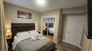 Luxury Basement Suite with 2 Bedrooms, 2 Queen Beds, Free Wi-Fi, and Free Parking - 6