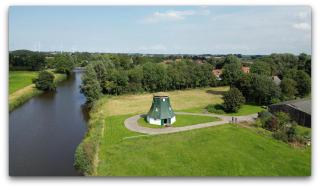 Windmühle am Fluss in Altfunnixsiel - Wittmund - 0