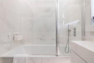 Immaculate 3 Bed Apartment with Private Entrance in Inverleith - 4