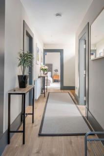 Immaculate 3 Bed Apartment with Private Entrance in Inverleith - 8