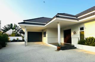 J&N Luxury Villa Homes - Baanphakrimlay - 4